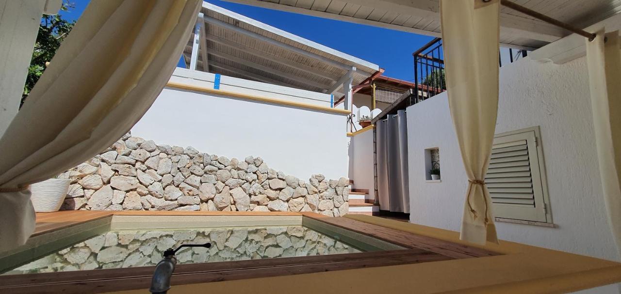 Casa Vacanze "Il Carrubo" Gagliano del Capo Eksteriør billede