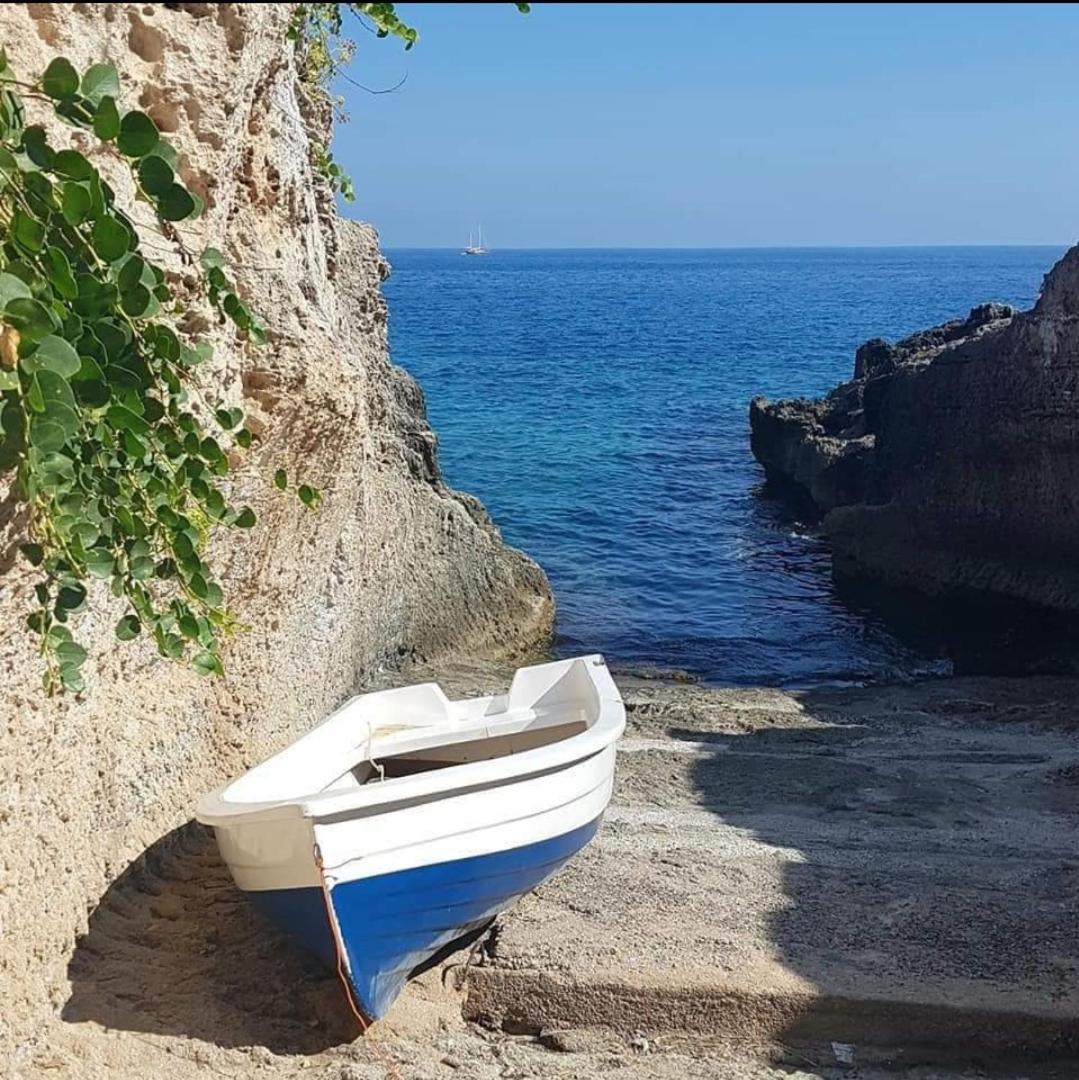 Casa Vacanze "Il Carrubo" Gagliano del Capo Eksteriør billede